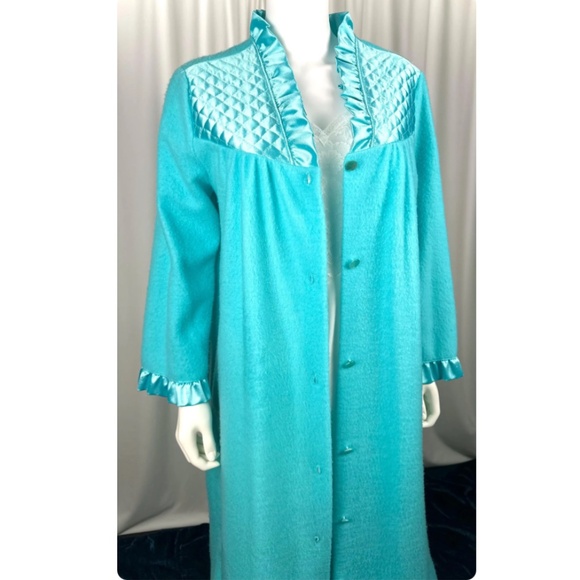 Vintage 60’s 70’s Long Fuzzy House Coat in Teal Blue Green • Satin Quilted - M/L - Picture 2 of 10